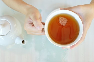 10 Herbal Teas to Help Reduce Bloating